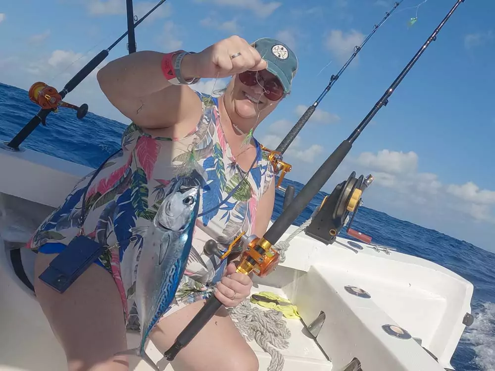 fishing onboard the hot tuna panga cancun.